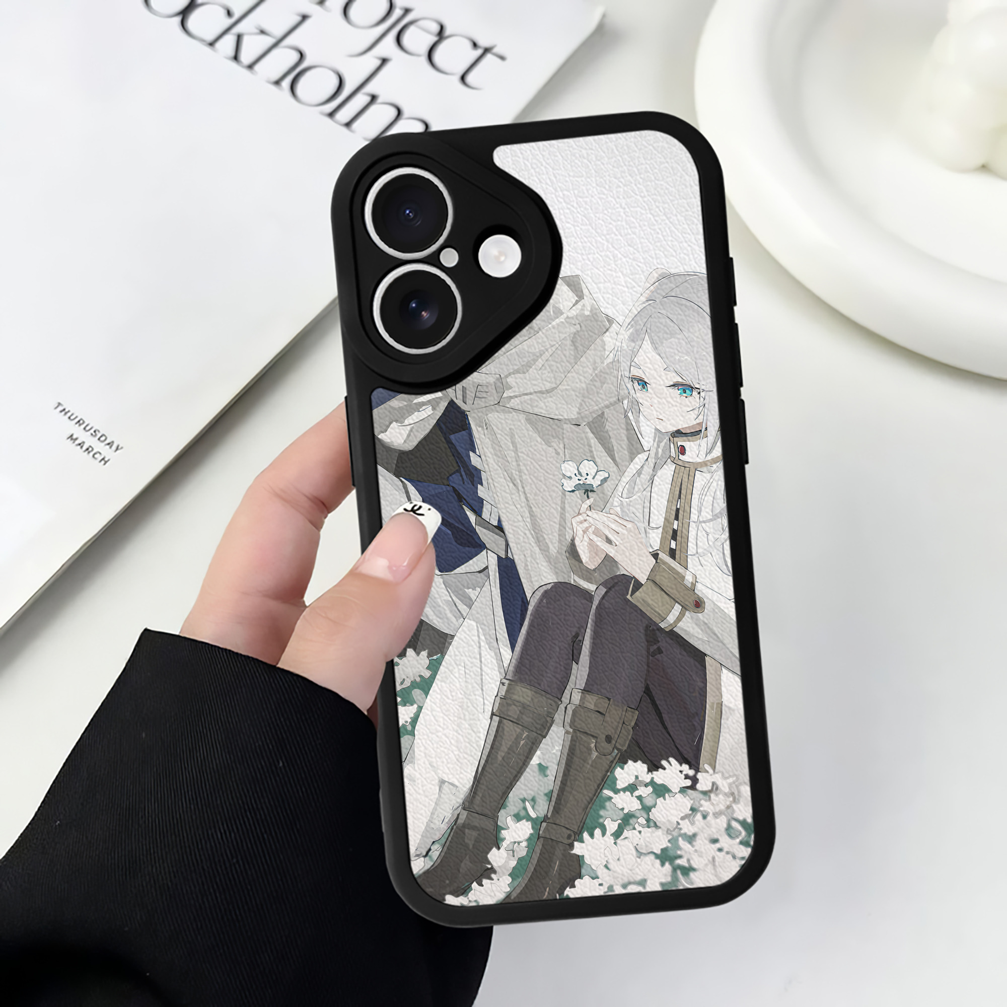 （画像用） 葬送のフリーレン Frieren 【iPhone 16シリーズ対応】シリコンスマホケース（レザー調） 材質：シリコン